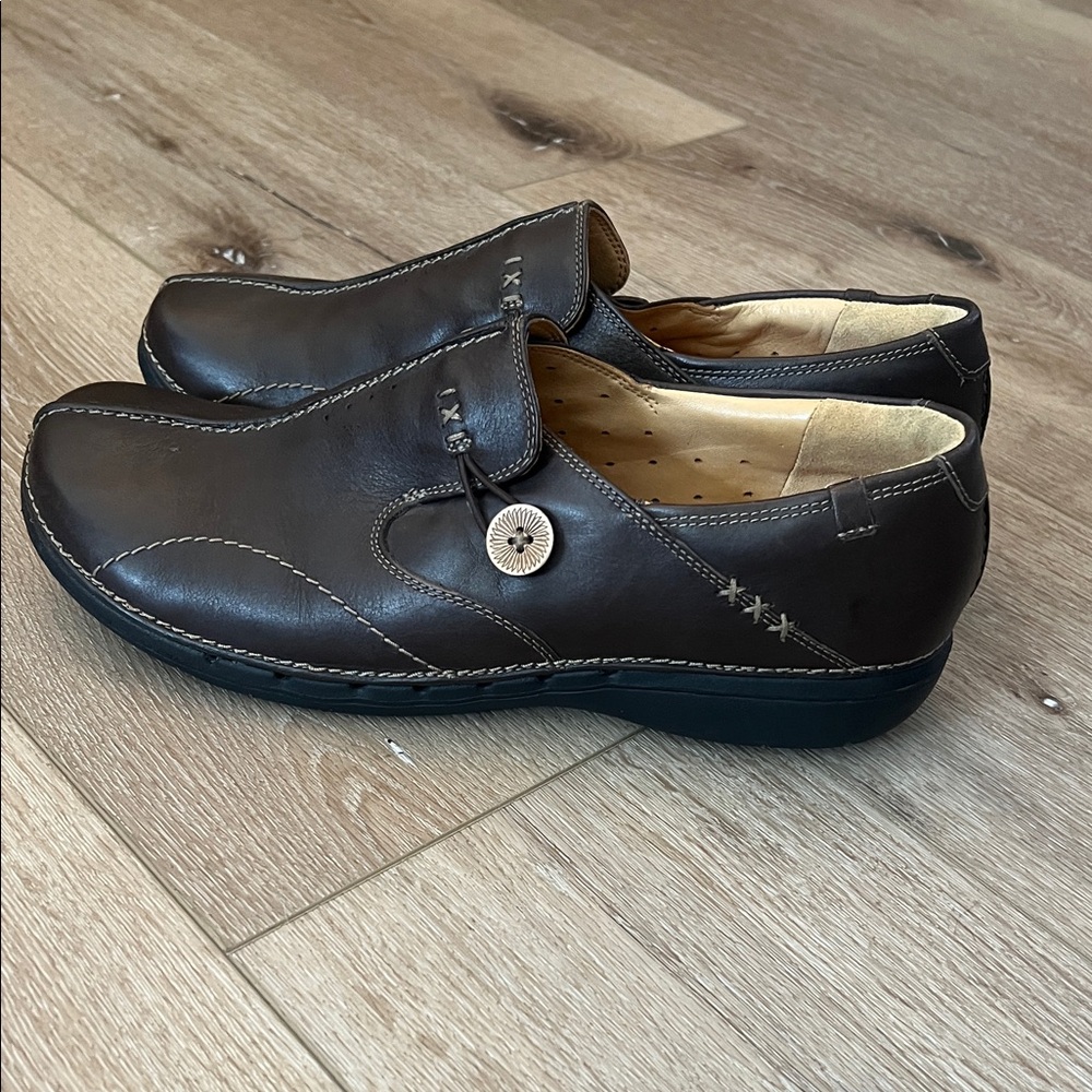 Clarks Unstructured - Dark Brown Leather Loafers, in great condition! Size 11